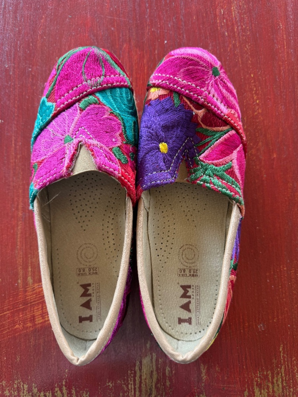 Embroidered colorful shoes 8